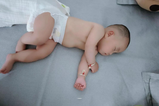 天门怀孕多久会显肚子